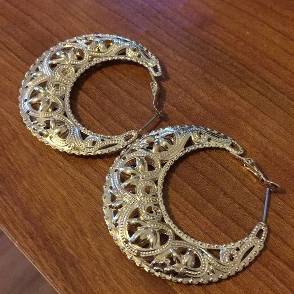 Earrings ✅ - Picture 1 of 5